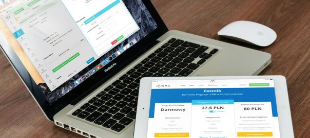 ipad on macbook pro beside apple magic mouse